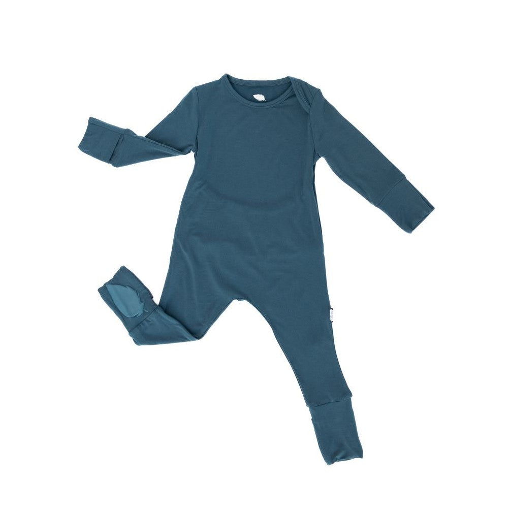 Minimalistisches Design |
Komfortabel, stilvoll, praktisch – für einen entspannten Alltag und ein glückliches Baby.