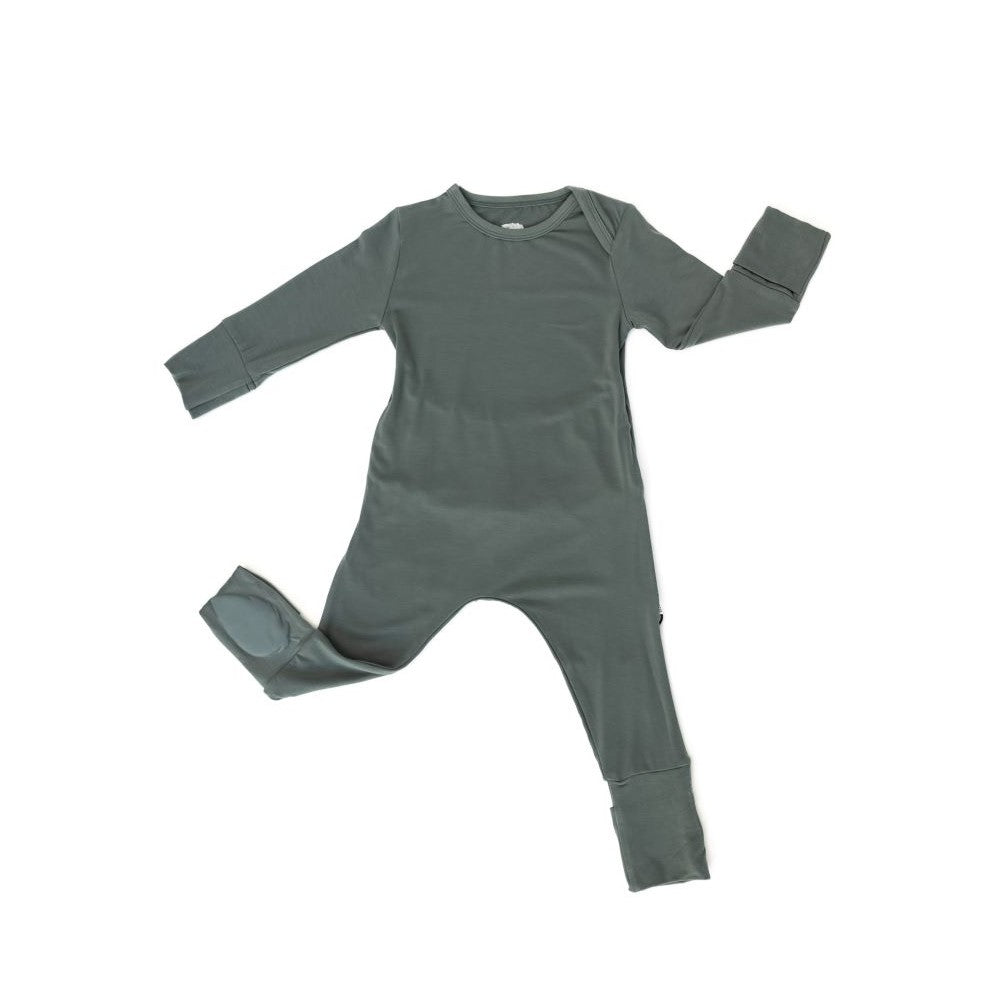 Minimalistisches Design|
Komfortabel, stilvoll, praktisch – für einen entspannten Alltag und ein glückliches Baby.