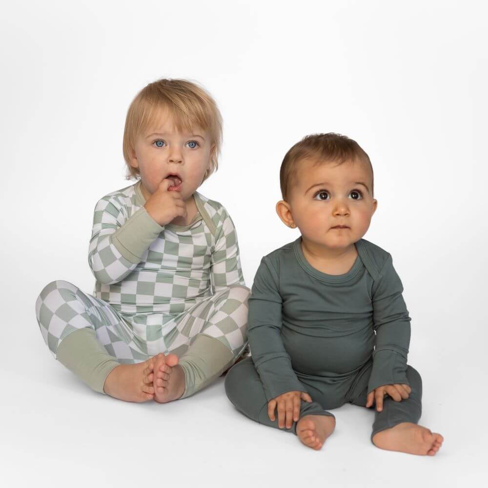 Umschlagbare Hände und Füße
Warm und sicher. Schützt dein Baby liebevoll vor Kratzern und Kälte.