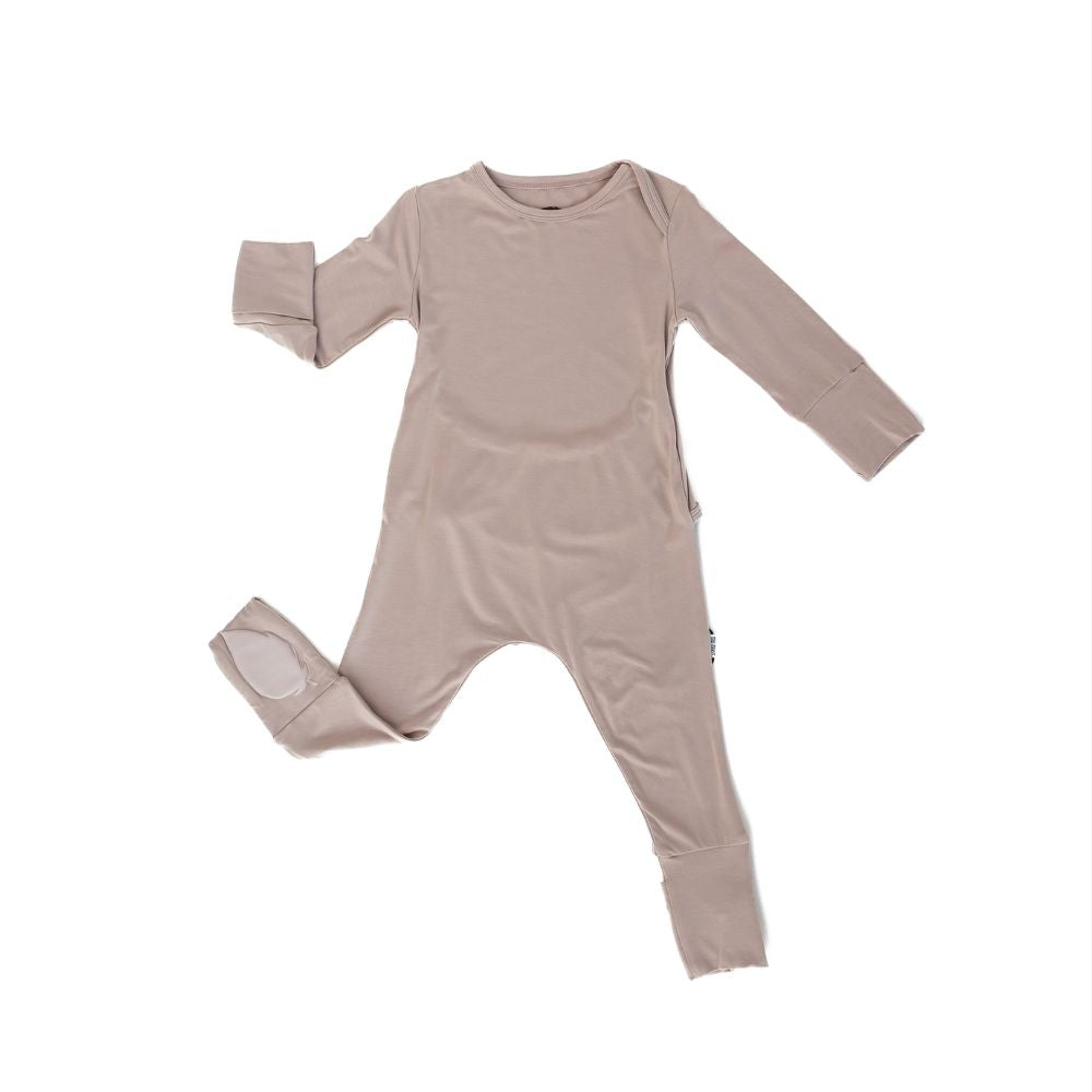 Minimalistisches Design |
Komfortabel, stilvoll, praktisch – für einen entspannten Alltag und ein glückliches Baby.
