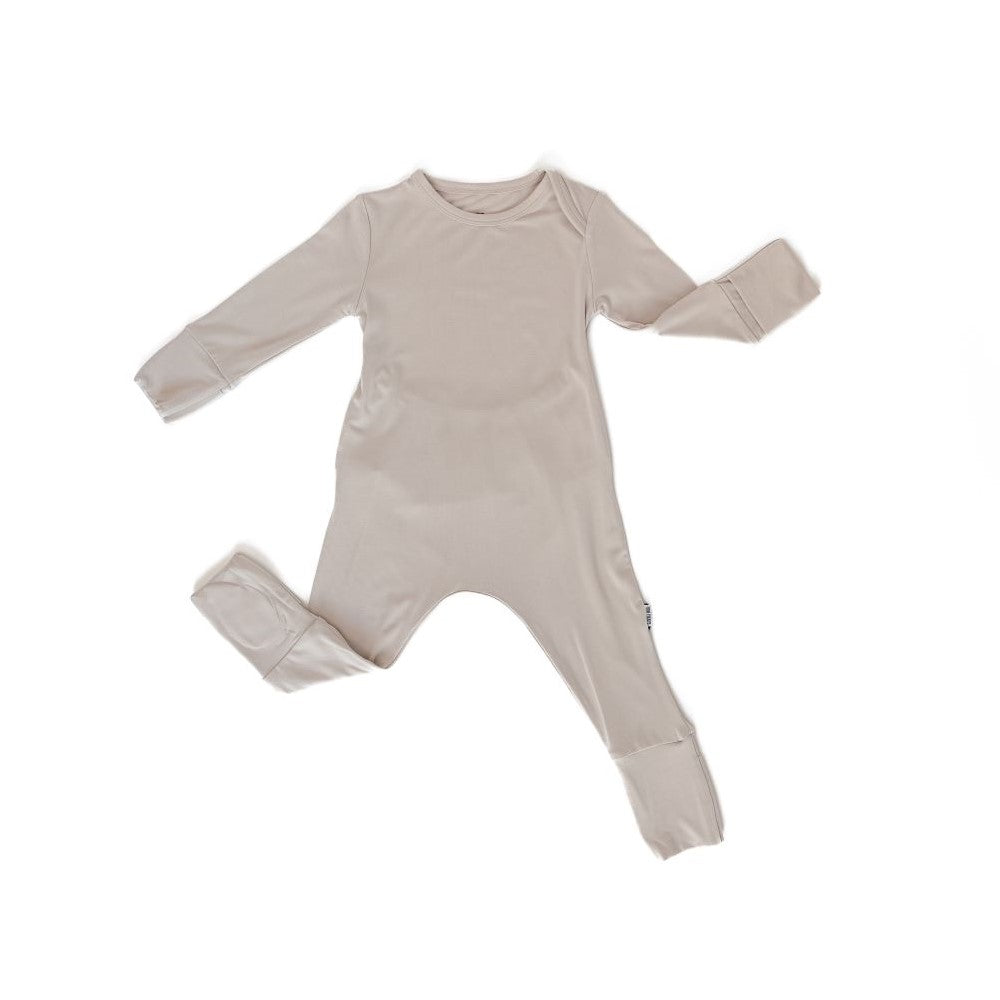 Minimalistisches Design |
Komfortabel, stilvoll, praktisch – für einen entspannten Alltag und ein glückliches Baby.

