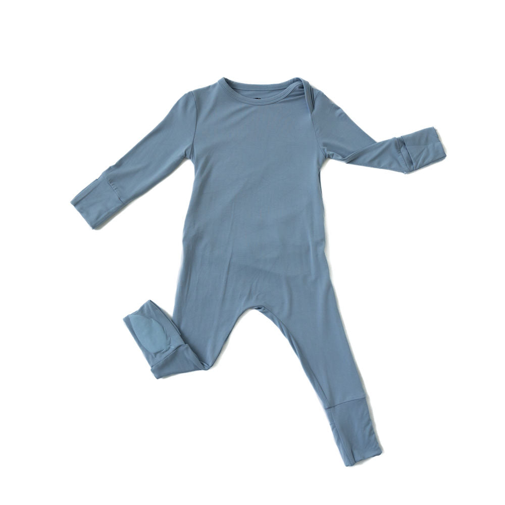 Minimalistisches Design|
Komfortabel, stilvoll, praktisch – für einen entspannten Alltag und ein glückliches Baby.
